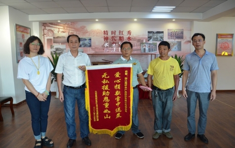 心中的愛(ài)用行動(dòng)表達，希望的燈有你我點(diǎn)亮