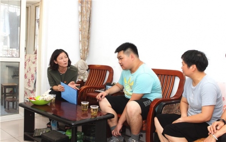 結對社區困難家庭，持續開(kāi)展資助助學(xué)