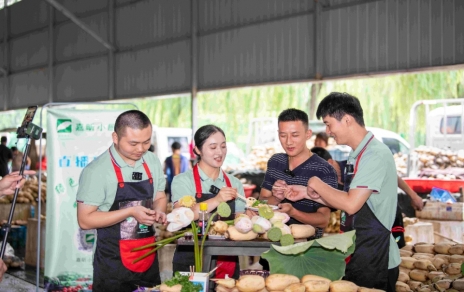 做好“雙服務(wù)”：嘉昕小廚房開(kāi)播，本期主角---蓮藕