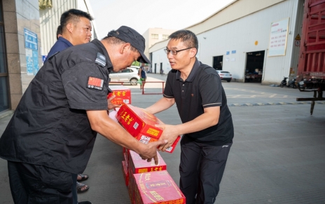 戰高溫、保供應，嘉興市財貿工會(huì )主席陳云建慰問(wèn)我司基層員工